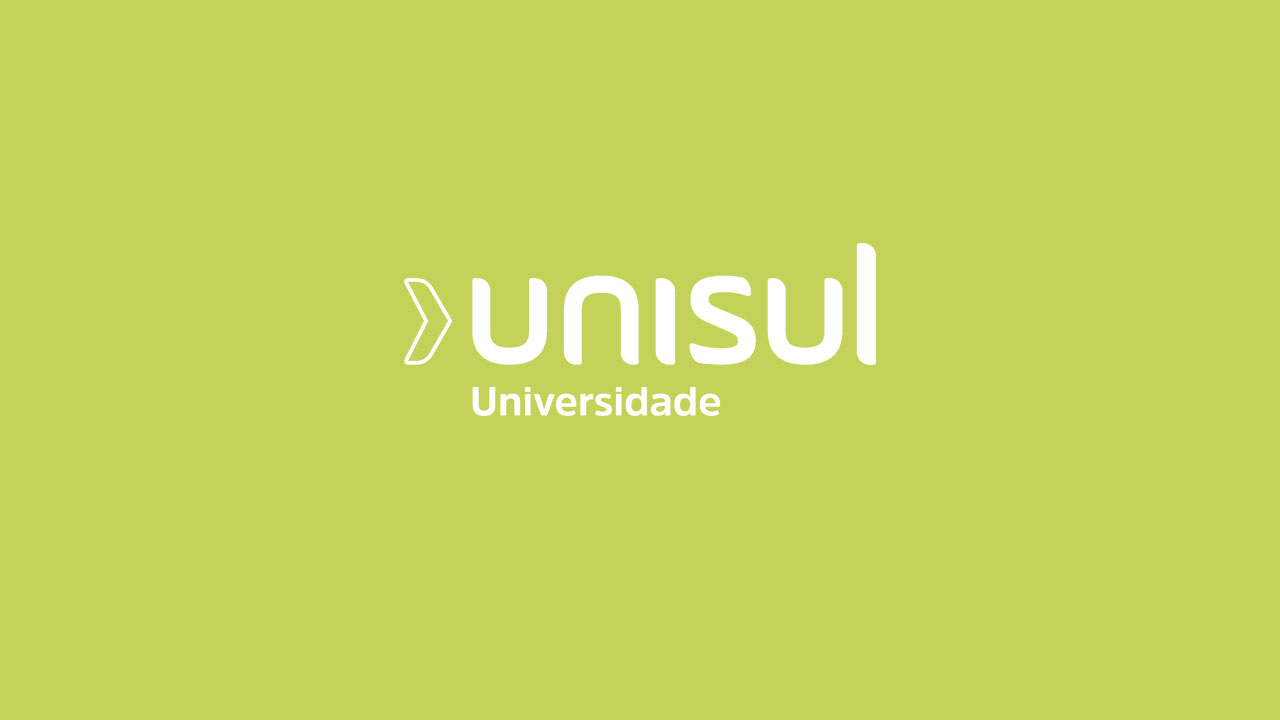 Estilista formada pela UniSul expõe coleção criada durante a graduação