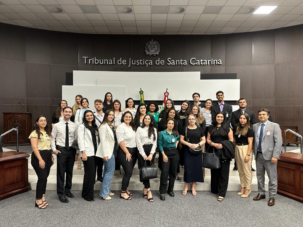 Visita dos alunos de Direito à Assembleia Legislativa e ao Tribunal de Justiça de Santa Catarina
