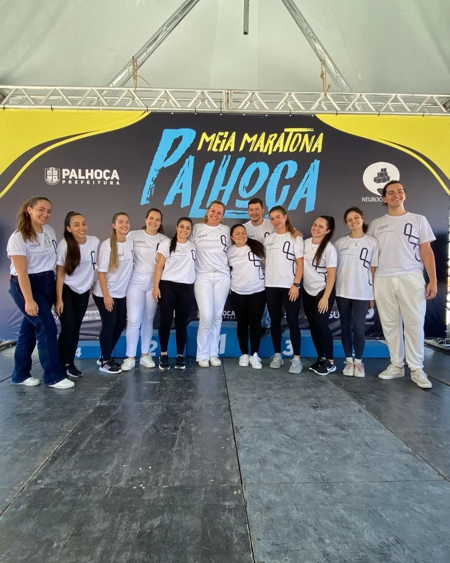 Estudantes da Fisioterapia da UNISUL Pedra Branca Envolvidos na Meia Maratona em Palhoça em Comemoração ao Aniversário do Município